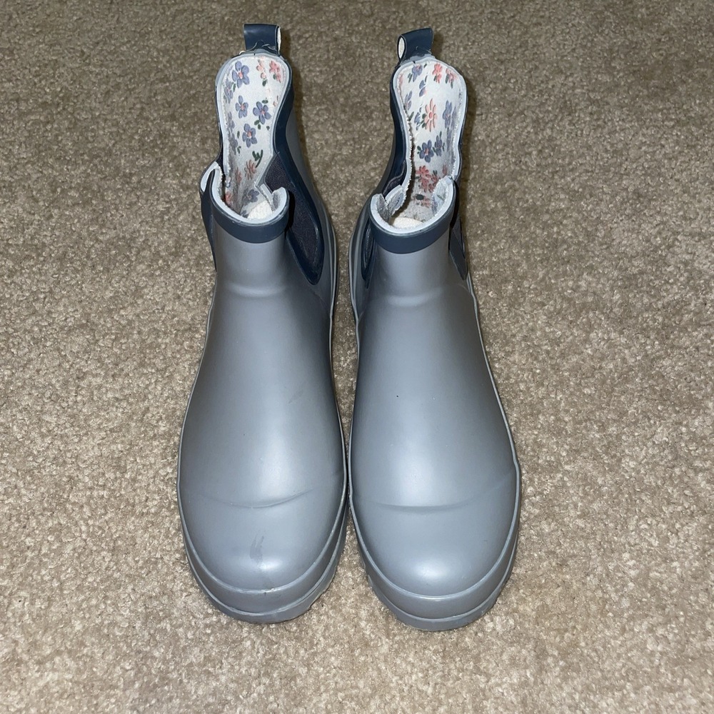 Magellan Outdoors Womens Gray Rubber Chelsea Rain Boots Floral Lining Size 7